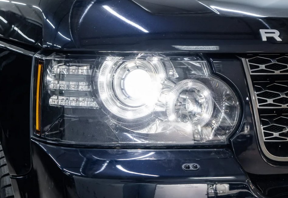 Замена лампы фары Range Rover 2010
