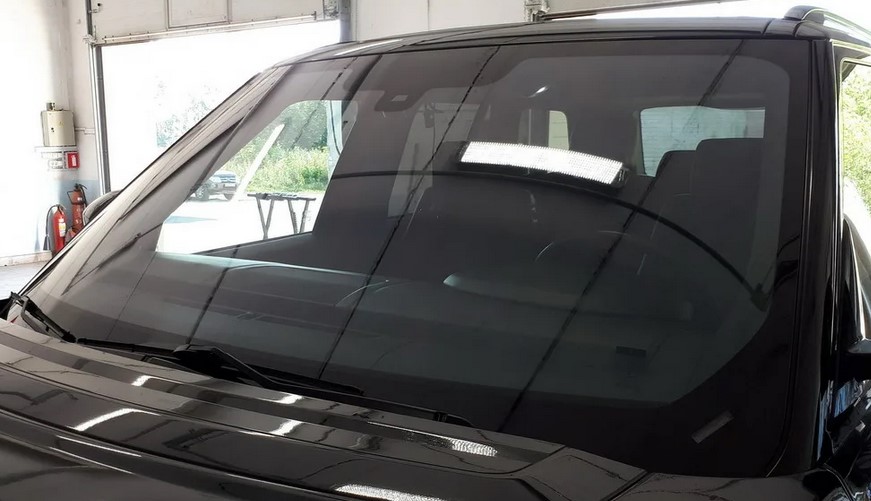 Замена лобового стекла Range Rover Sport 2010